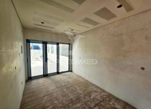 Moradia isolada duplex t3, c/piscina, em fernão ferro