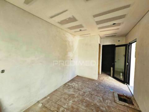 Moradia isolada duplex t3, c/piscina, em fernão ferro