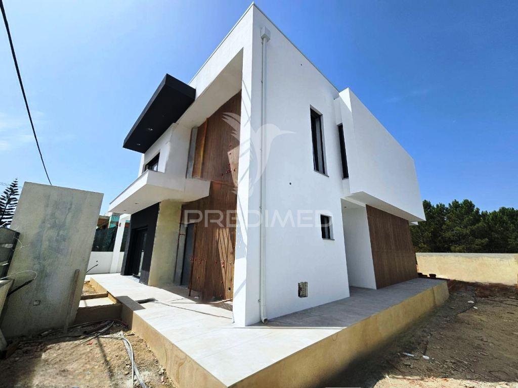 Moradia isolada duplex t3, c/piscina, em fernão ferro