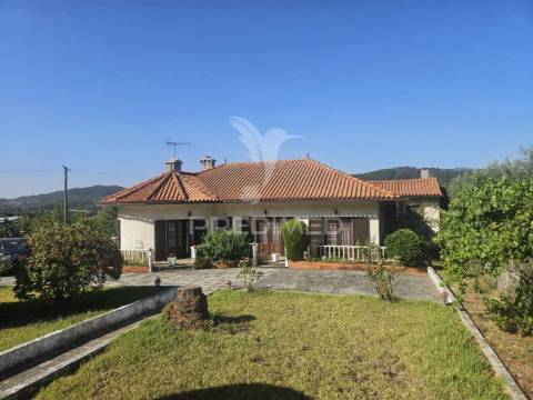 Moradia com 3000 m² de terreno em areias, ferreira do zêzere