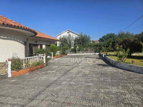 Moradia com 3000 m² de terreno em areias, ferreira do zêzere