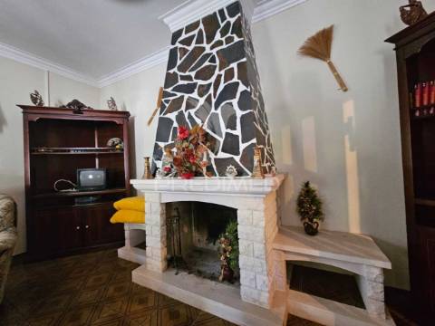 Moradia com 3000 m² de terreno em areias, ferreira do zêzere