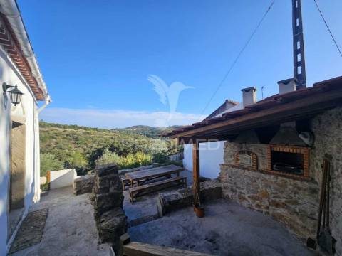 Casa remodelada em alvaiázere com terreno e zona de lazer