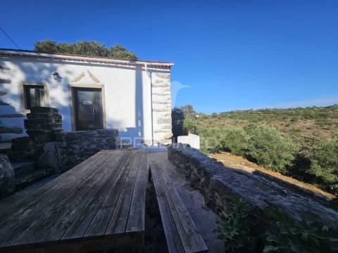Casa remodelada em alvaiázere com terreno e zona de lazer