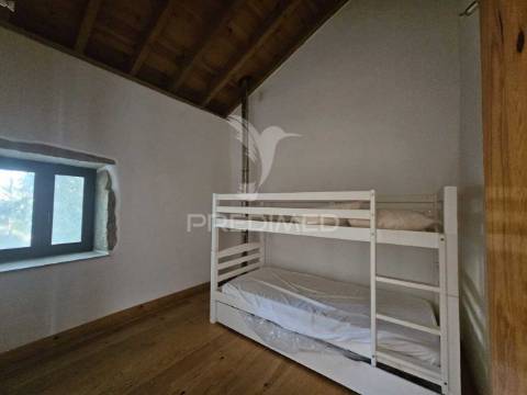 Casa remodelada em alvaiázere com terreno e zona de lazer