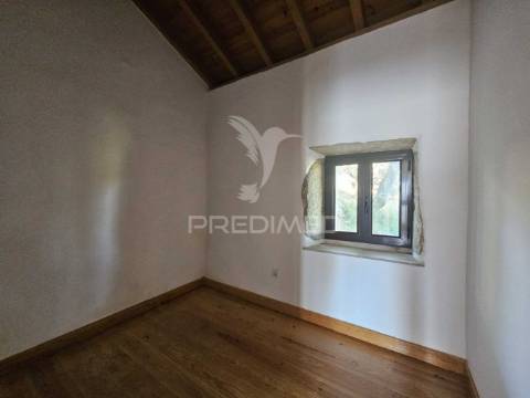 Casa remodelada em alvaiázere com terreno e zona de lazer