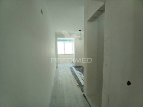 Apartamento t4 remodelado no forte da casa