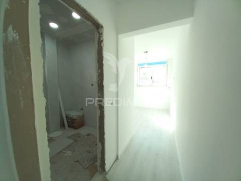 Apartamento t4 remodelado no forte da casa