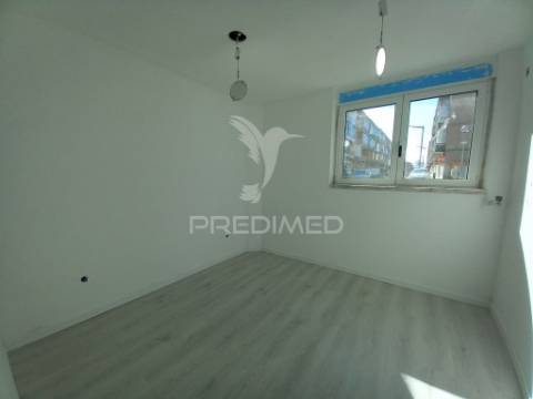 Apartamento t4 remodelado no forte da casa