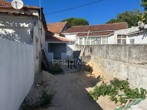 Moradia t2 remodelada em santana da carnota (alenquer)