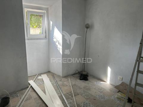 Moradia t2 remodelada em santana da carnota (alenquer)