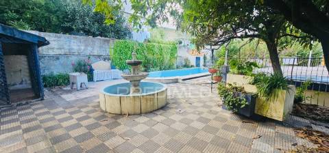 Moradia t4  independente, junto ao centro escolar das alagoas, no peso da régua