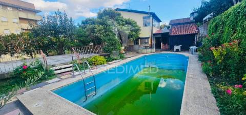 Moradia t4  independente, junto ao centro escolar das alagoas, no peso da régua