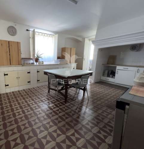 Moradia histórica com logradouro no centro de portalegre