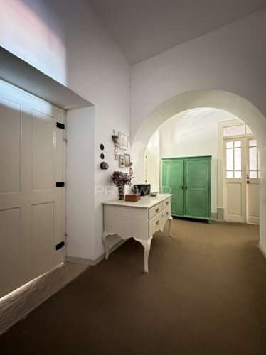 Moradia histórica com logradouro no centro de portalegre