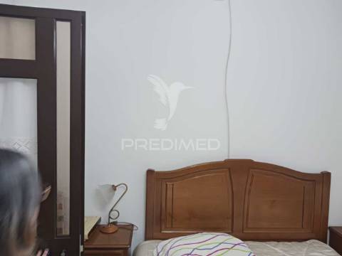 Terreno com moradia t2,com alpendre, lavradio.