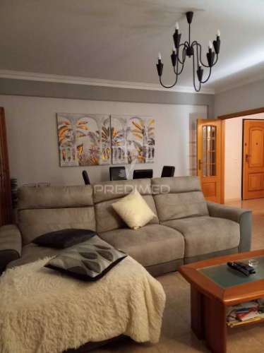 Apartamento t3 com parqueamento  e logradouro, baixa da banheira.