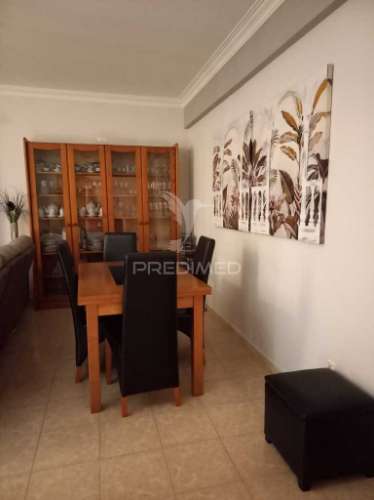Apartamento t3 com parqueamento  e logradouro, baixa da banheira.