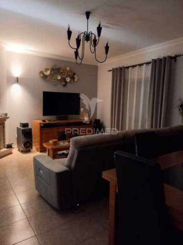 Apartamento t3 com parqueamento  e logradouro, baixa da banheira.
