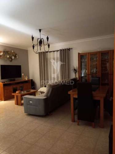 Apartamento t3 com parqueamento  e logradouro, baixa da banheira.