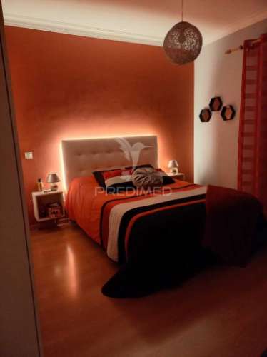 Apartamento t3 com parqueamento  e logradouro, baixa da banheira.