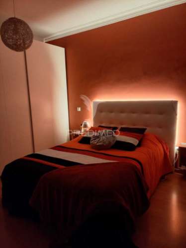 Apartamento t3 com parqueamento  e logradouro, baixa da banheira.