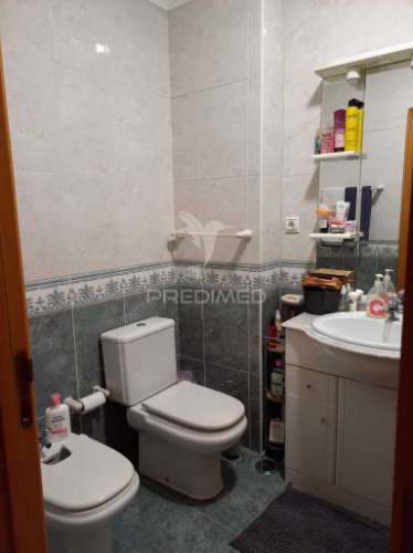 Apartamento t3 com parqueamento  e logradouro, baixa da banheira.