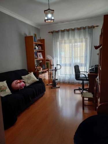 Apartamento t3 com parqueamento  e logradouro, baixa da banheira.