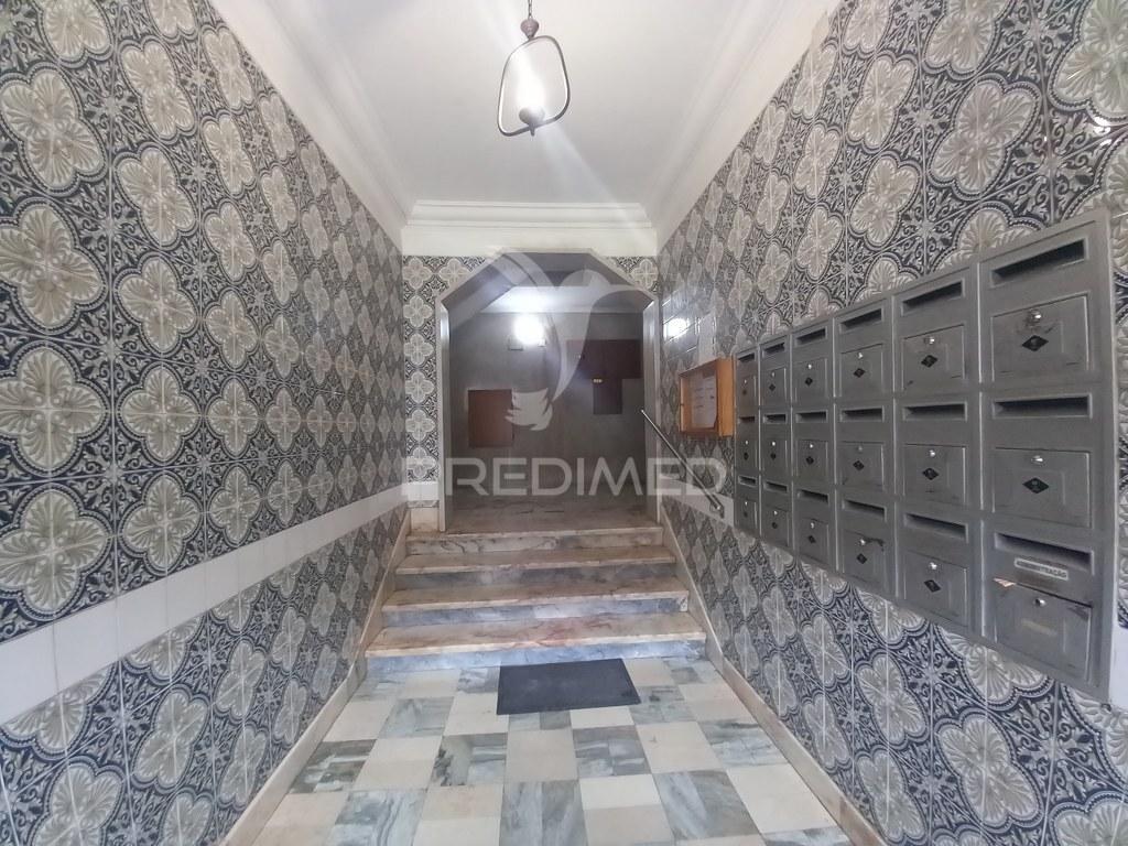 Apartamento t2 remodelado | feijó / laranjeiro