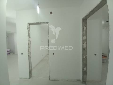 Apartamento t2 remodelado | feijó / laranjeiro