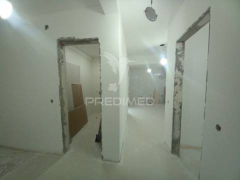 Apartamento t2 remodelado | feijó / laranjeiro