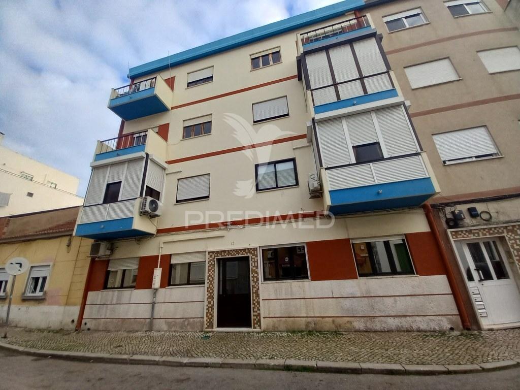 Apartamento t2 totalmente remodelado – projeto chave na mão no lavradio