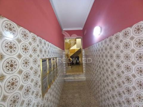 Apartamento t2 totalmente remodelado – projeto chave na mão no lavradio