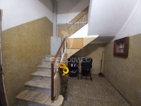 Apartamento t2 totalmente remodelado – projeto chave na mão no lavradio