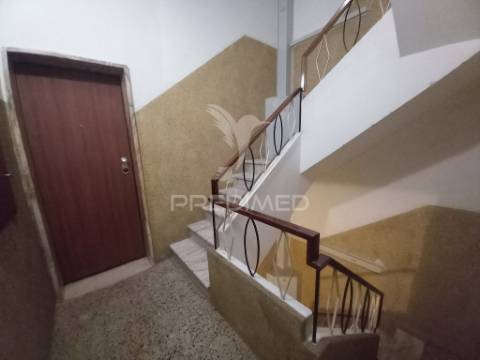 Apartamento t2 totalmente remodelado – projeto chave na mão no lavradio