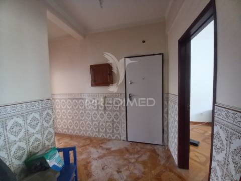 Apartamento t2 totalmente remodelado – projeto chave na mão no lavradio