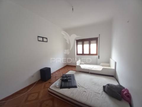 Apartamento t2 totalmente remodelado – projeto chave na mão no lavradio