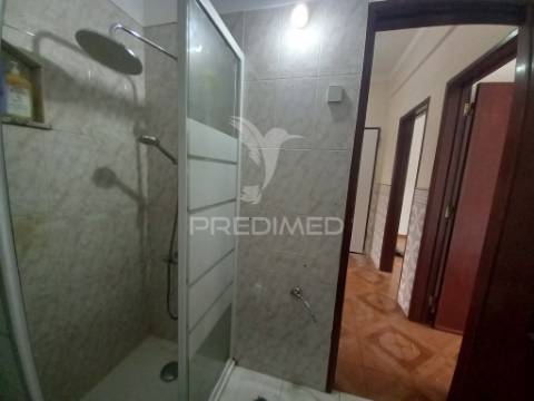 Apartamento t2 totalmente remodelado – projeto chave na mão no lavradio