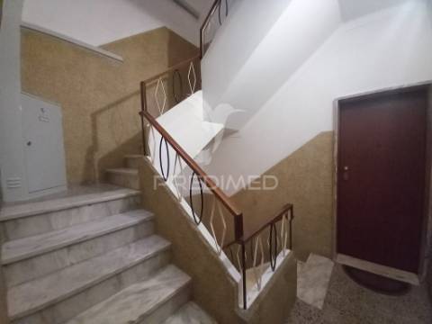 Apartamento t2 totalmente remodelado – projeto chave na mão no lavradio