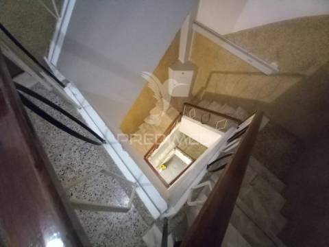 Apartamento t2 totalmente remodelado – projeto chave na mão no lavradio