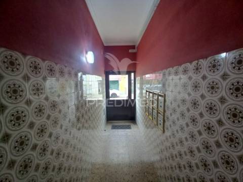 Apartamento t2 totalmente remodelado – projeto chave na mão no lavradio