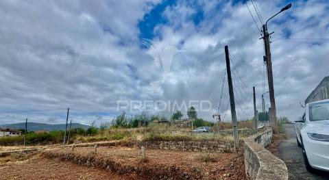 Terreno com projecto aprovado para moradia individual