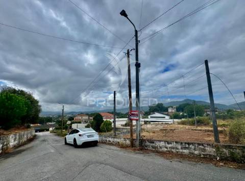 Terreno com projecto aprovado para moradia individual