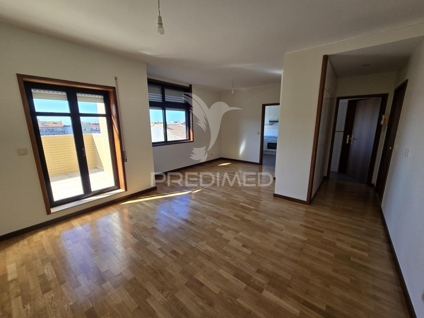 Apartamento t2 com garagem ao márquez