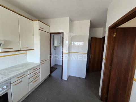 Apartamento t2 com garagem ao márquez