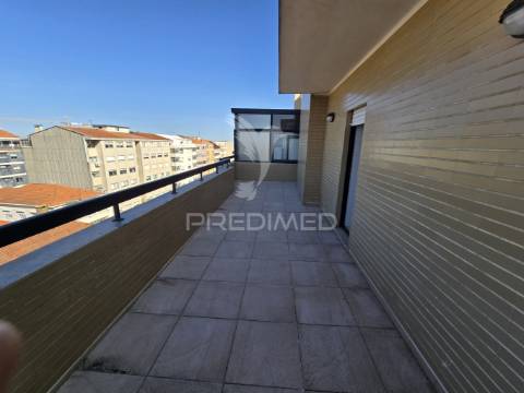 Apartamento t2 com garagem ao márquez