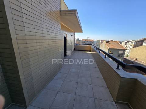 Apartamento t2 com garagem ao márquez