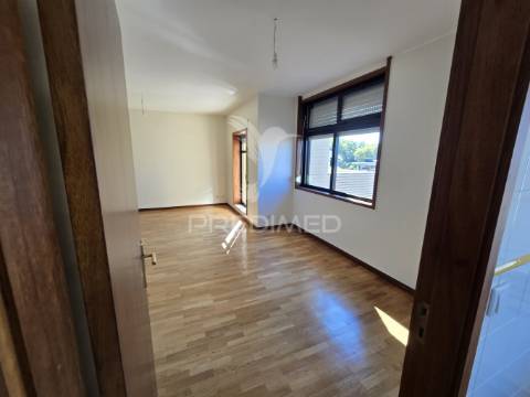 Apartamento t2 com garagem ao márquez