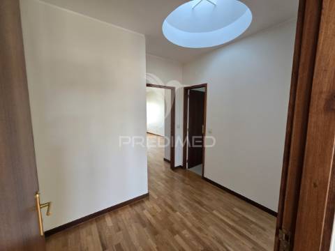 Apartamento t2 com garagem ao márquez