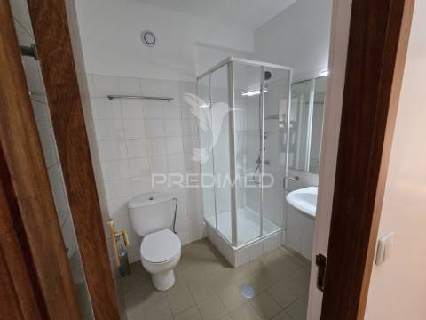 Apartamento t2 com garagem ao márquez